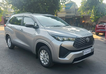 Innova Hycross Auto 8 Seater Car